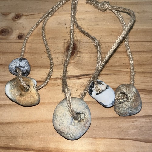 Hanging hag stones 3 - stones, x
