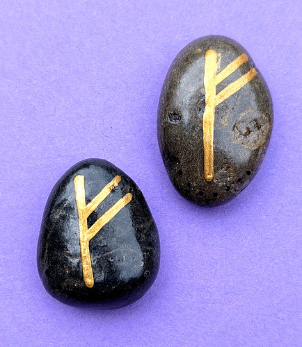 Fehu wealth prosperity charm - &,