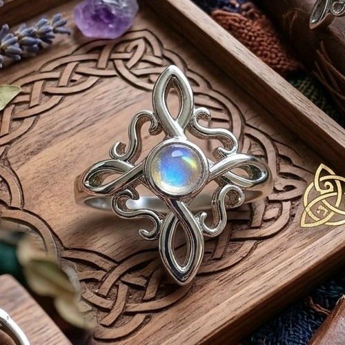 Celtic witch knot - knot, moonstone
